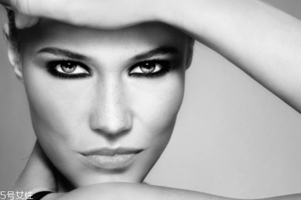 消除鱼尾纹的小偏方,去鱼尾纹的土办法 消除鱼尾纹的小偏方,去鱼尾纹的土办法