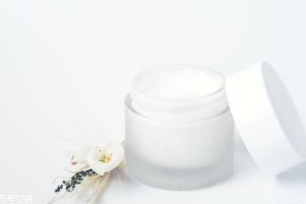 敷上泥膜脸上痒怎么办,用完泥膜脸上长痘痘怎么办