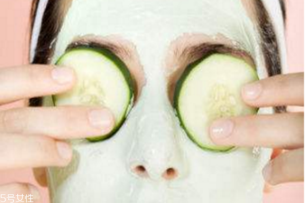 黄瓜可以直接切片敷在脸上吗,用黄瓜片敷脸的正确方法 黄瓜可以直接切片敷在脸上吗,用黄瓜片敷脸的正确方法