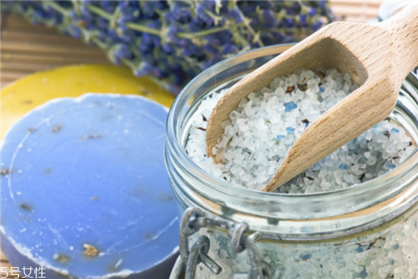 浴盐可以洗头吗,浴盐可以洗头发吗?