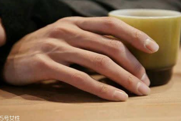 冬天手特别粗糙怎么办,冬天手为什么会粗糙如何处理