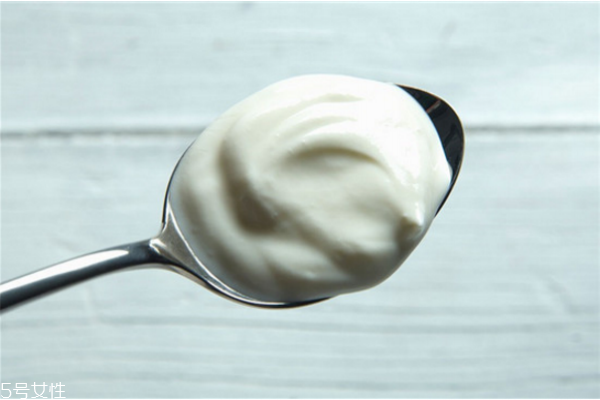 酸奶涂脸上可以美白是真的吗,蜂蜜和酸奶做面膜有什么效果 酸奶涂脸上可以美白是真的吗,蜂蜜和酸奶做面膜有什么效果