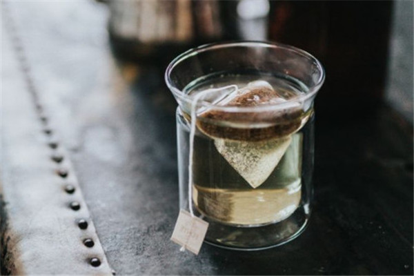 茶叶包敷眼睛正确方法,茶包敷眼睛的功效