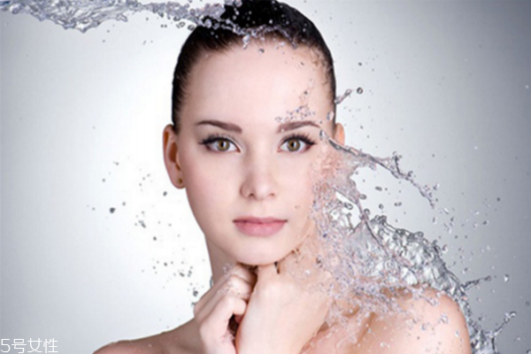 脸上有痤疮可以用盐水洗吗,痘痘肌可以用盐水洗脸吗