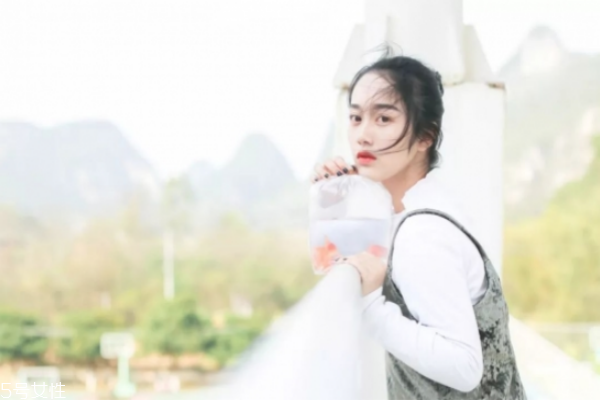 盐水洗脸有什么好处和坏处,用盐洗脸有什么好处?