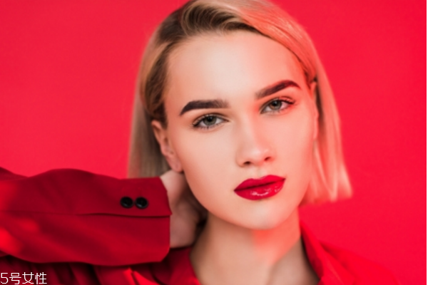 化妆水需要买贵的吗,化妆水买贵的还是便宜的