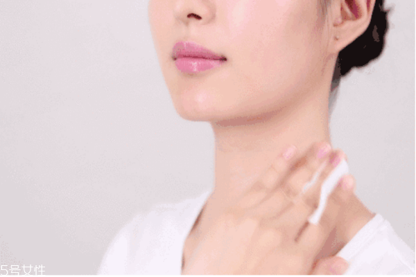 化妆水需要用化妆棉吗,水需要用化妆棉吗