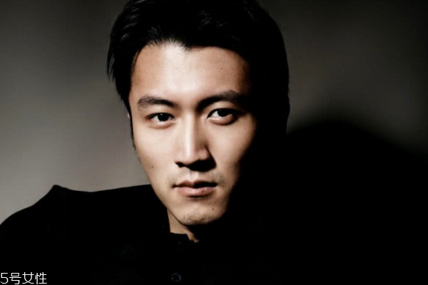 男生皮肤缺水怎么办,男生脸上缺水怎么补水