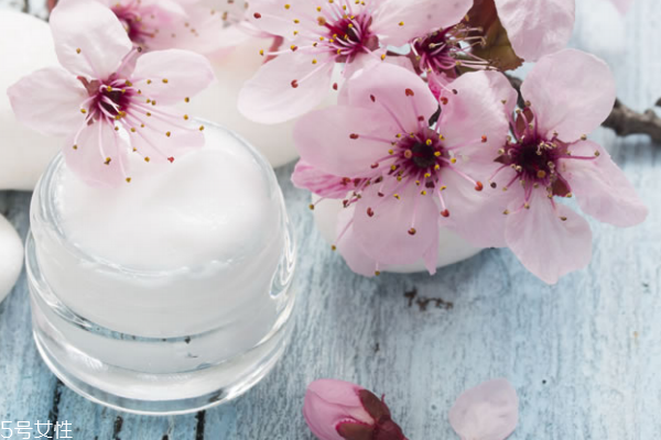 草莓鼻用什么护肤品,草莓鼻用什么产品最有效 草莓鼻用什么护肤品,草莓鼻用什么产品最有效