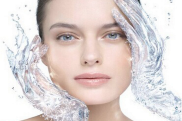 冬季干性皮肤用什么补水,冬季皮肤干怎样补水 冬季干性皮肤用什么补水,冬季皮肤干怎样补水