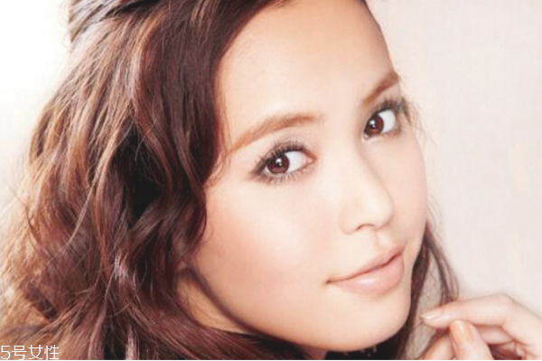 嘴角法令纹特别深怎么办,嘴角两边的八字纹很深怎么办