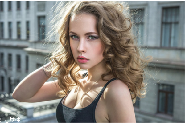 鱼尾纹是怎么形成的,鱼尾纹是什么原因引起的 鱼尾纹是怎么形成的,鱼尾纹是什么原因引起的