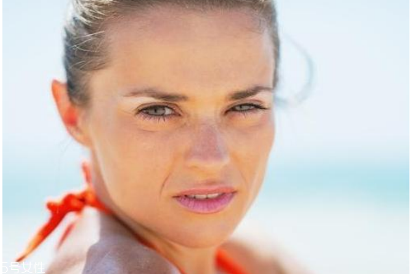 如何让晒黑的皮肤快速变白,皮肤晒黑了怎么快速修复 如何让晒黑的皮肤快速变白,皮肤晒黑了怎么快速修复