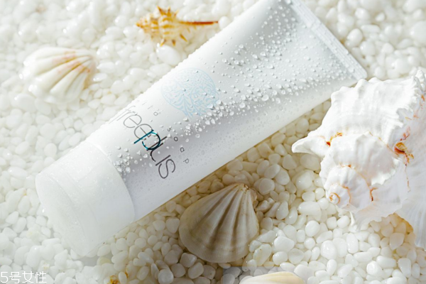 过期洗面奶能洗澡吗,过期洗面奶可以洗澡吗