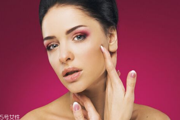 泡澡后脸上长痘是排毒吗,喝玫瑰花茶脸上长痘是排毒吗