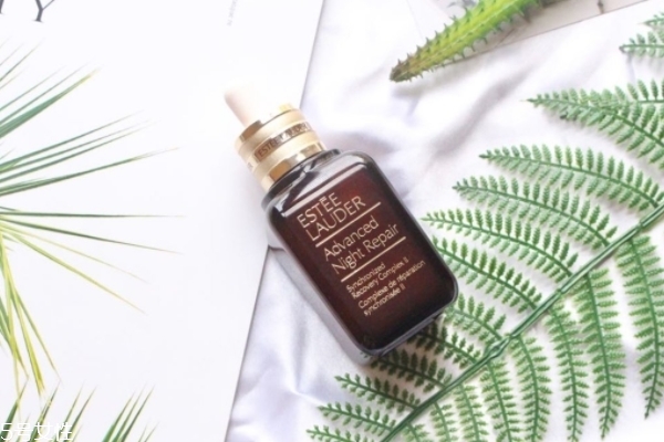 雅诗兰黛小棕瓶精华怎么用,雅诗兰黛小棕瓶精华作用 雅诗兰黛小棕瓶精华怎么用,雅诗兰黛小棕瓶精华作用