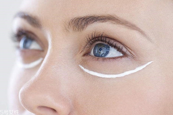 用了眼霜反而长皱纹,涂了眼霜为什么感觉皱纹更明显了