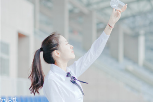 保湿和防晒可以一起用吗,防晒和隔离可以一起用吗 保湿和防晒可以一起用吗,防晒和隔离可以一起用吗