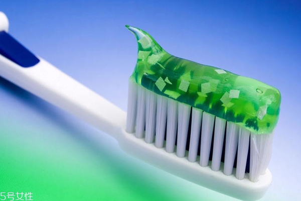 低氟牙膏有什么好处,含氟牙膏的好处