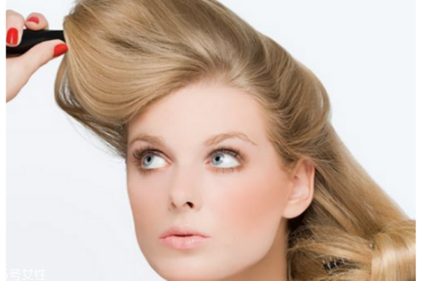 油头能用护发精油吗,护发精油能抹头皮吗