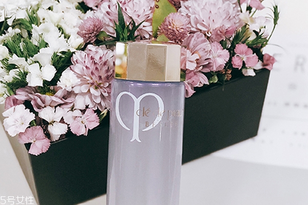 精华是精华水还是精华液,雅诗兰黛精华露是水还是精华 精华是精华水还是精华液,雅诗兰黛精华露是水还是精华