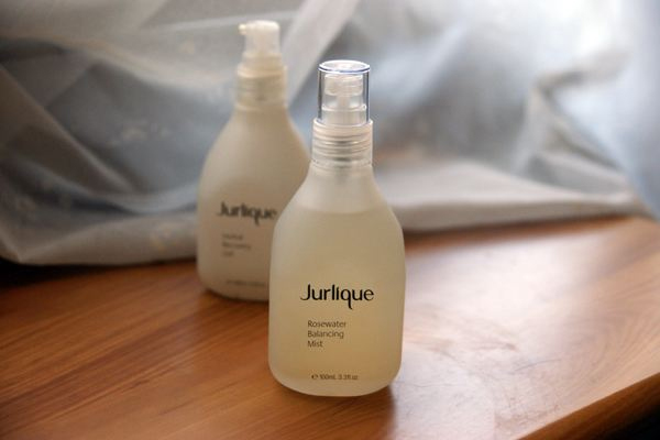 补妆前可以用补水喷雾吗?,用完定妆喷雾怎么补妆 补妆前可以用补水喷雾吗?,用完定妆喷雾怎么补妆