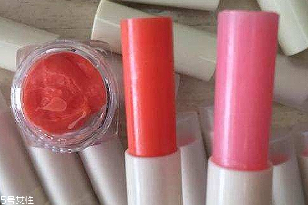 有颜色的润唇膏好吗,唇色比较深用什么口红 有颜色的润唇膏好吗,唇色比较深用什么口红