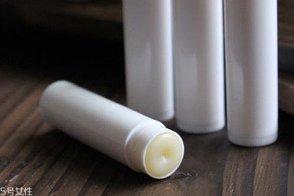 润唇膏的主要成分是什么,润唇膏是什么