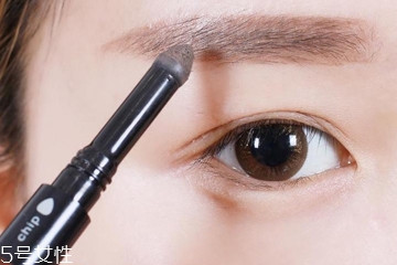 为什么感觉自己化妆不好看,化妆反而不好看