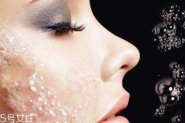 什么皮肤适合用去角质产品吗,干性皮肤可以用去角质层的产品吗 什么皮肤适合用去角质产品吗,干性皮肤可以用去角质层的产品吗