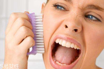 油性皮肤用什么去角质产品好,油皮可以去角质吗