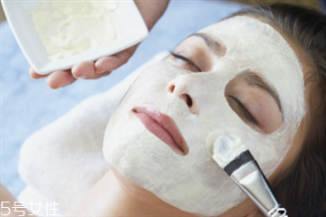 熬夜前敷面膜好还是熬夜后敷面膜好,熬夜前敷面膜还是熬夜后