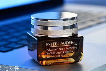 雅诗兰黛抗蓝光眼霜使用方法,雅诗兰黛抗蓝光眼霜怎么样 雅诗兰黛抗蓝光眼霜使用方法,雅诗兰黛抗蓝光眼霜怎么样