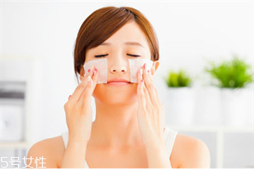 什么牌子的矿泉水敷脸最补水,矿泉水敷脸对敏感肌肤有用吗