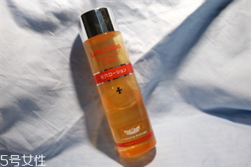 先用收敛水还是爽肤水,用完收敛水还用涂爽肤水吗