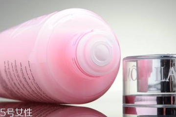 干性皮肤用什么护肤水,干性皮肤适合什么爽肤水好