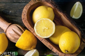 油性肌肤用什么精华液好吸收,油性皮肤用什么精华液好