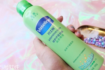 凡士林身体乳可以擦脸上吗,凡士林乳液可以擦脸吗