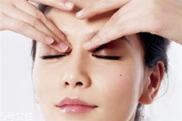 精油按摩眼部的好处,眼部用精油按摩好吗