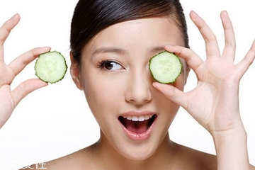 黄瓜敷脸后还需要用护肤品吗,黄瓜敷完脸需要洗脸吗