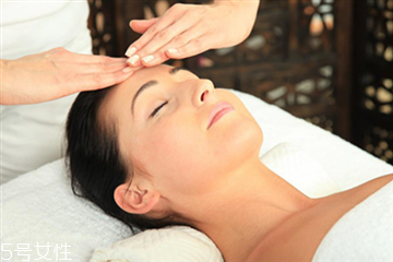 脸部刮痧板哪种好,刮痧可以瘦脸吗