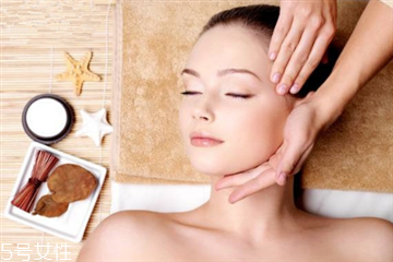 面部刮痧后能洗脸吗 面部刮痧的注意事项,面部刮痧后能洗脸吗?