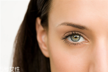 眼霜的正确使用方法步骤,雅诗兰黛眼霜的用法