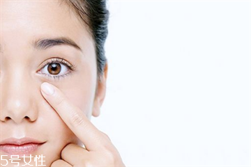 眼霜打开一年了还可以用吗,眼霜一年没用完还能用吗