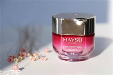 夏天用面霜好还是乳液好,夏天用什么面霜好30岁