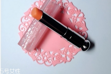 唇膏对身体有害吗,唇膏有毒吗? 唇膏对身体有害吗,唇膏有毒吗?