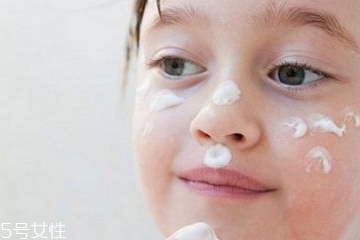 宝宝身体乳一天擦几次,婴儿润肤乳一天可以涂几次