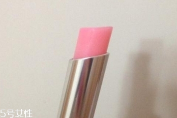 唇膏可以让睫毛变长吗,唇膏真的可以增长睫毛吗?