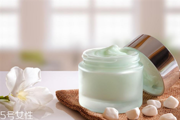 夏天用什么护肤品比较好保湿不油腻,夏天用什么护肤品比较好而且便宜 夏天用什么护肤品比较好保湿不油腻,夏天用什么护肤品比较好而且便宜