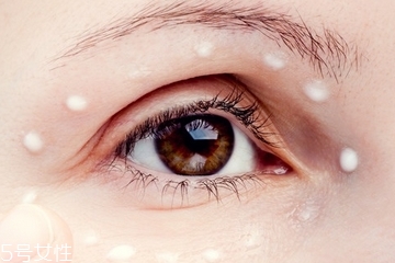 眼霜分年龄吗,眼霜分年龄段吗